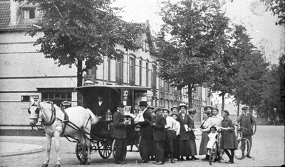 837451 Afbeelding van de Bijbelwagen van de Nederlands Hervormde Stadszending te Utrecht.